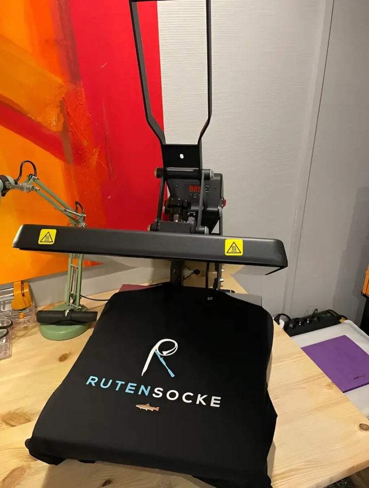Organic T-Shirt Schwarz optional mit Zielfisch (Ausverkauf Restbestand)