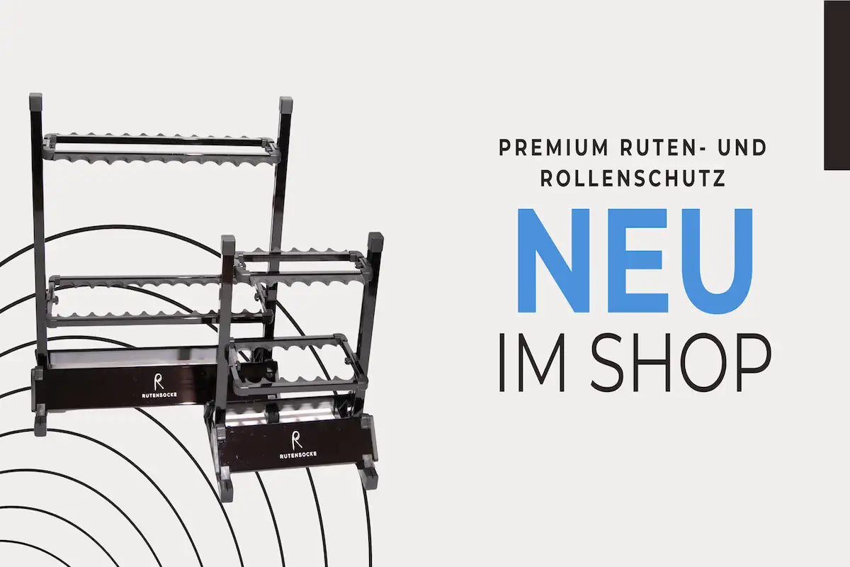 Schwarzer Metall-Fischerutenhalter-Rahmen mit mehreren Ruten und einem zentralen Stauraumfach.